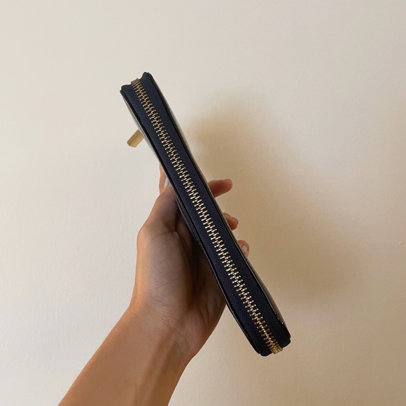 Tory Burch | Navy Patent Leather Zip Wallet - Picture 5 of 10